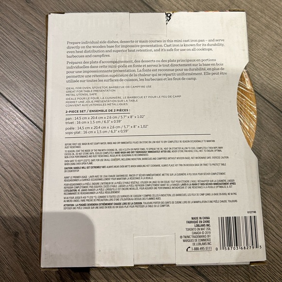 Cast Iron mini round skillet with wooden trivet 🍳 - Picture 2 of 2